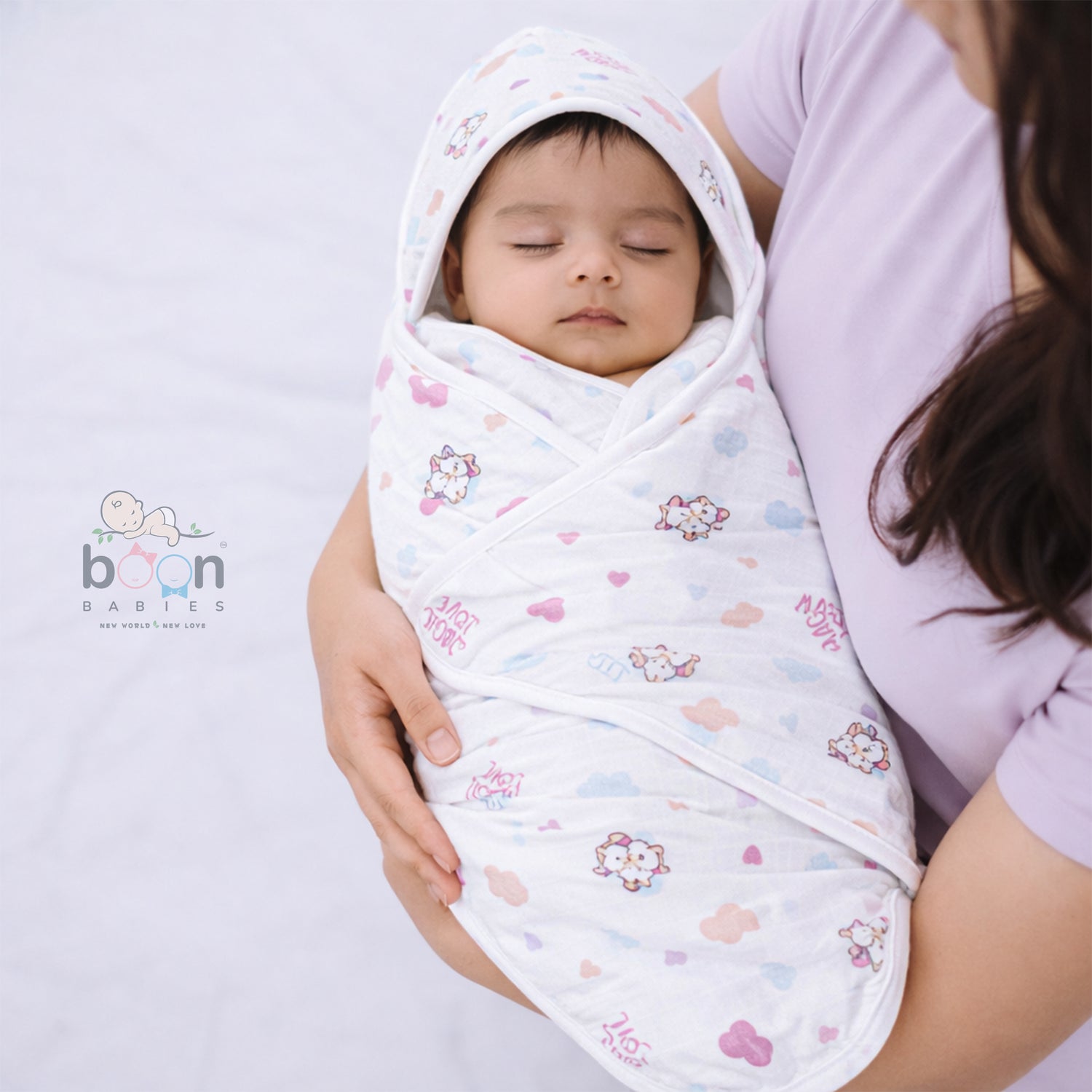 Boonbabies 2-layer muslin hooded baby towel with printed design, soft and absorbent, measuring 70x70 cm for newborns.