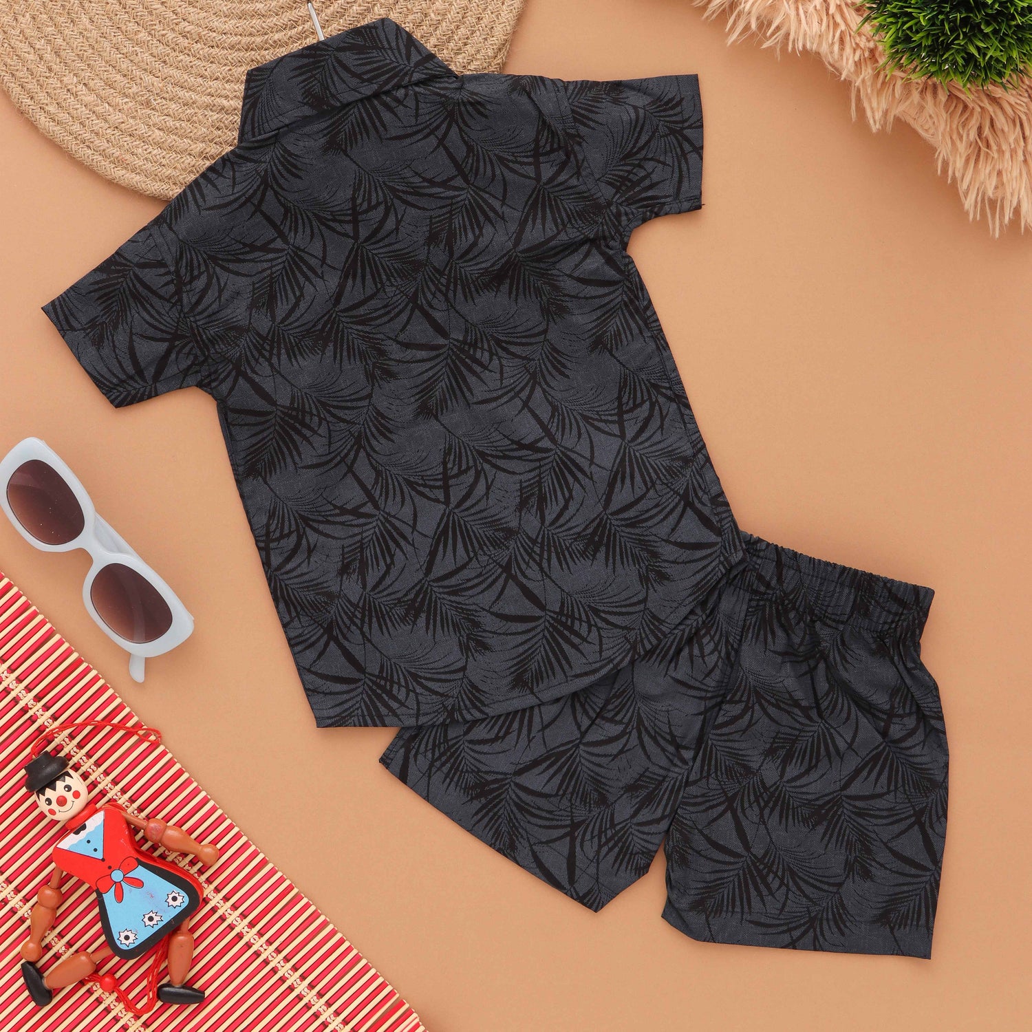 Island Vibes: Stylish Hawaiian Print Boys' Shirt with Matching Shorts