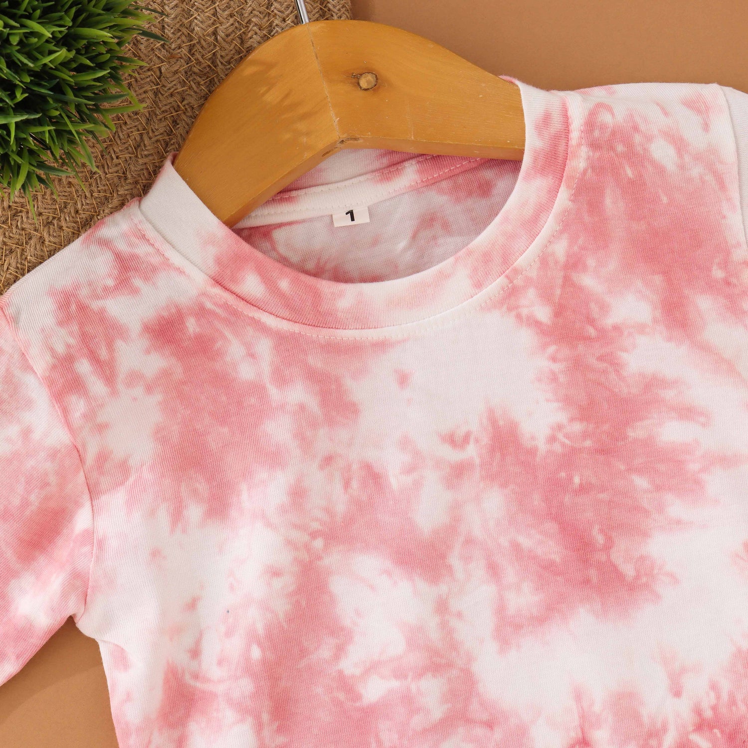 Sweet Pink: Tie & Dye Kids T shirt