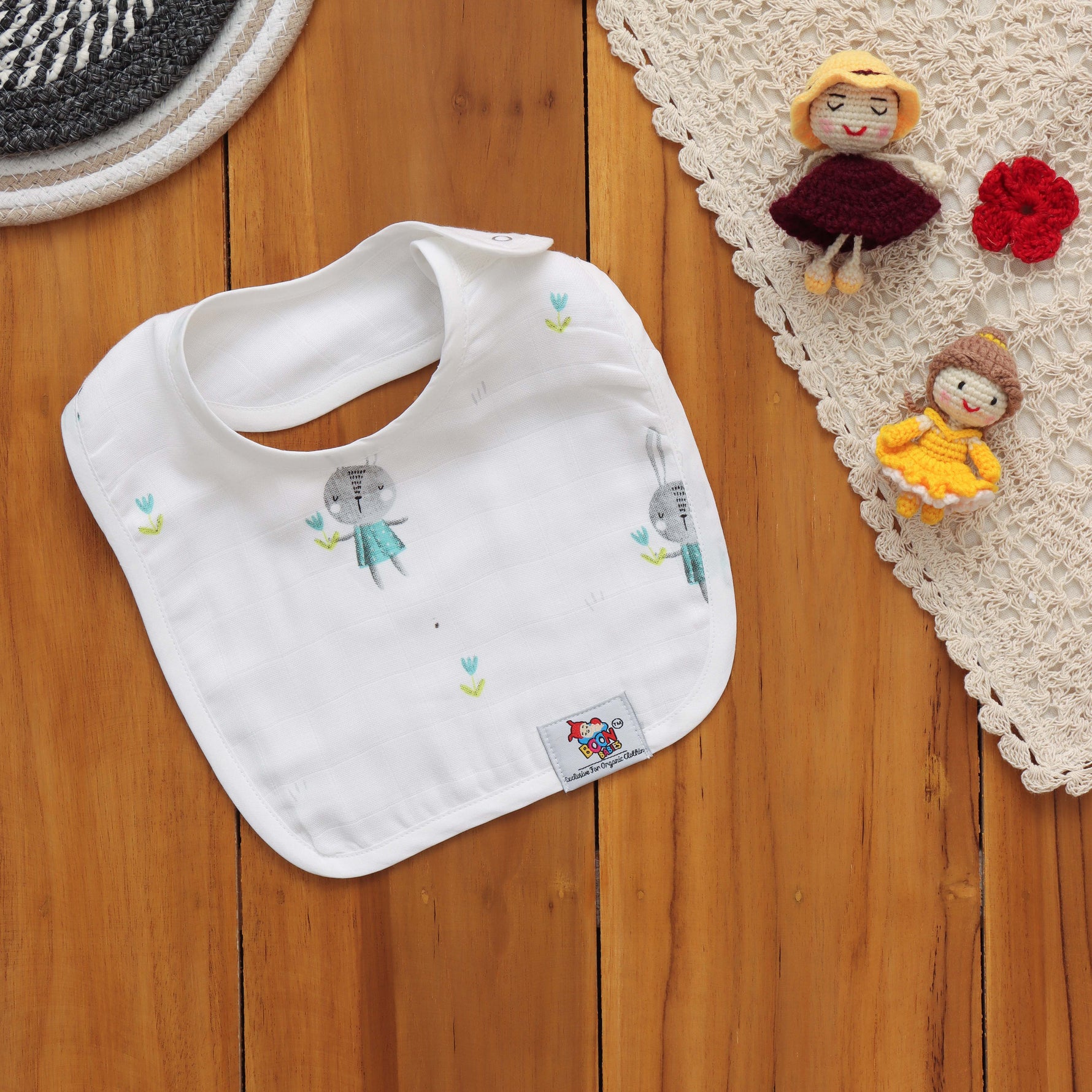 Adorable muslin baby bib with elephant print. Snap-on, soft, and perfect for feeding and drooling – free size for all babies.