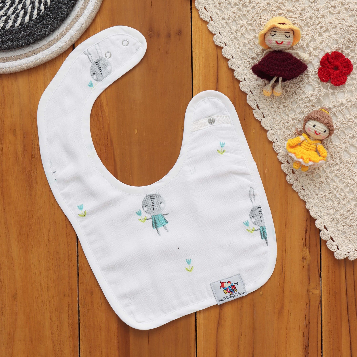 Adorable muslin baby bib with elephant print. Snap-on, soft, and perfect for feeding and drooling – free size for all babies.