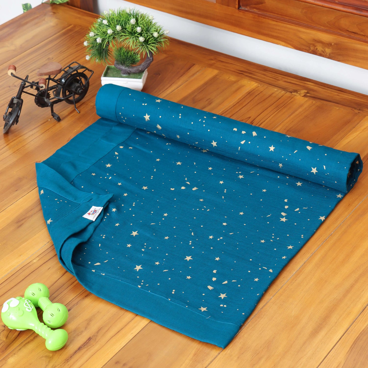 Cozy Cuties: Adorable 6-Layer Baby Blanket with Prints Boon Babies