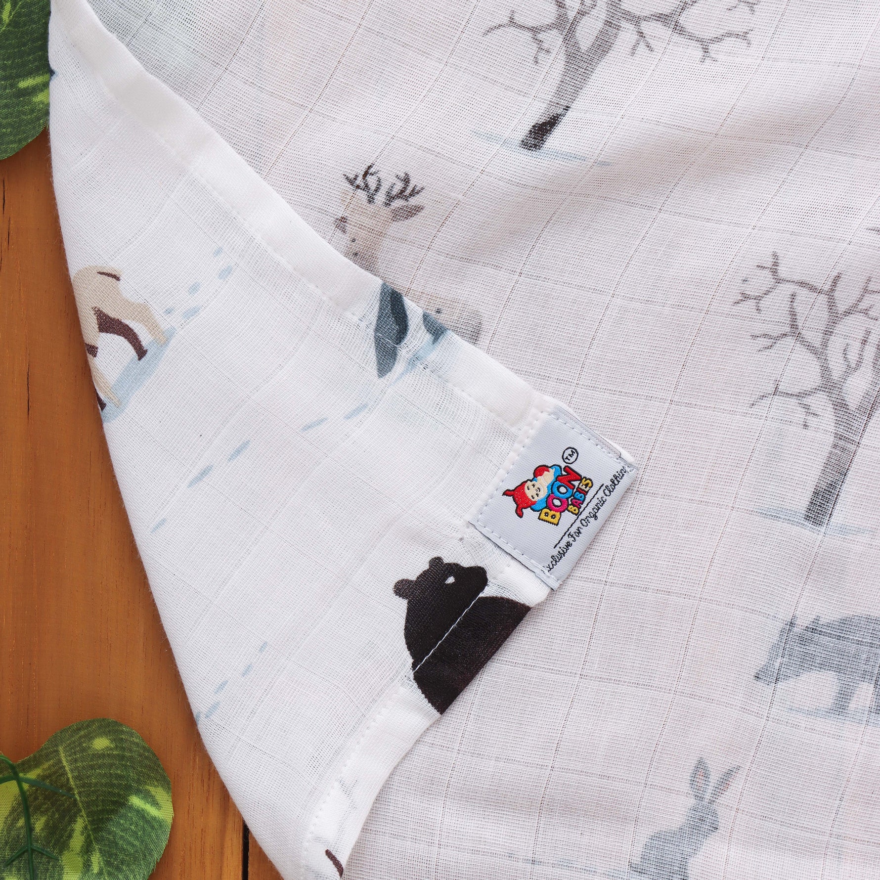 Nature-themed baby towel in soft muslin. Lightweight and gentle for newborn care.