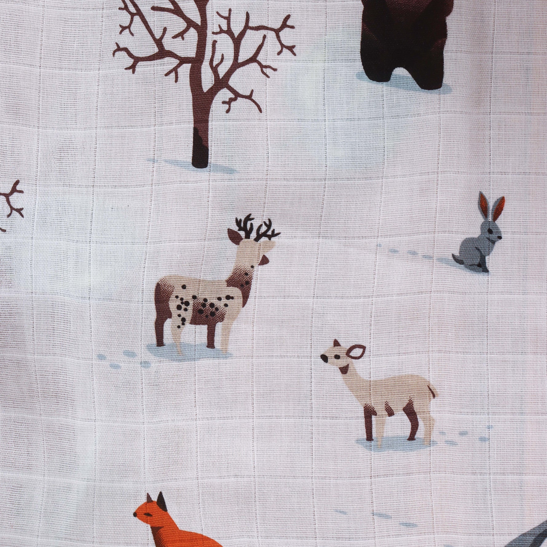 Nature-themed baby towel in soft muslin. Lightweight and gentle for newborn care.