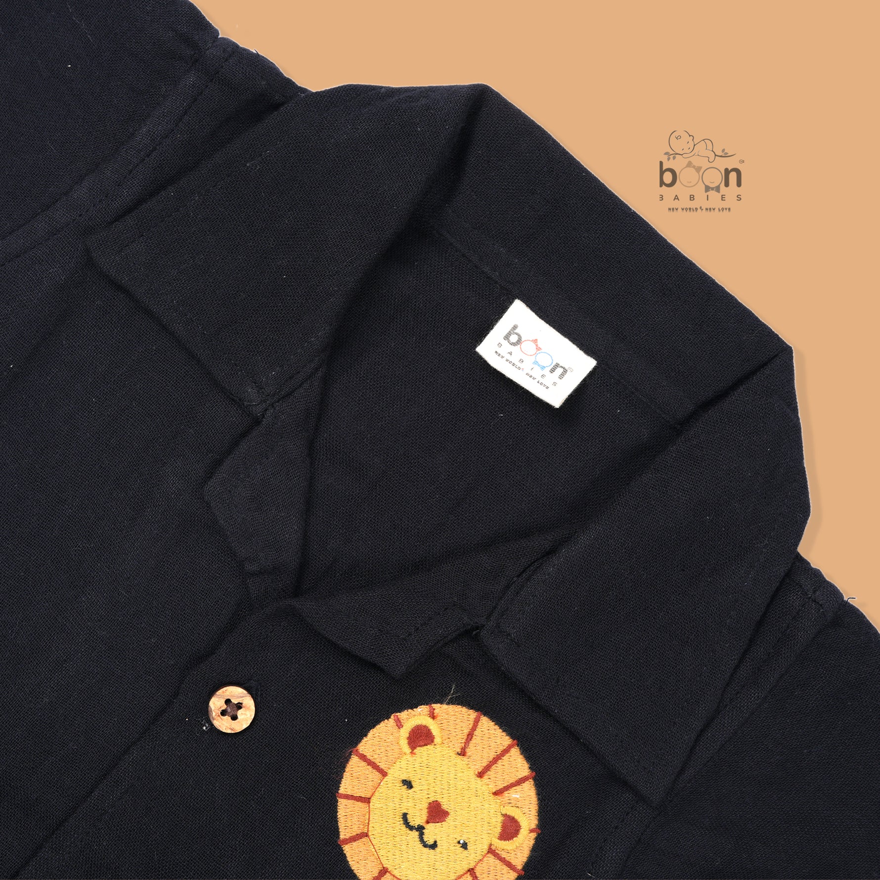 Black crinkle muslin shirt and shorts set for boys featuring lion face embroidery and wooden buttons – breathable toddler outfit by Boon Babies, Coimbatore.
