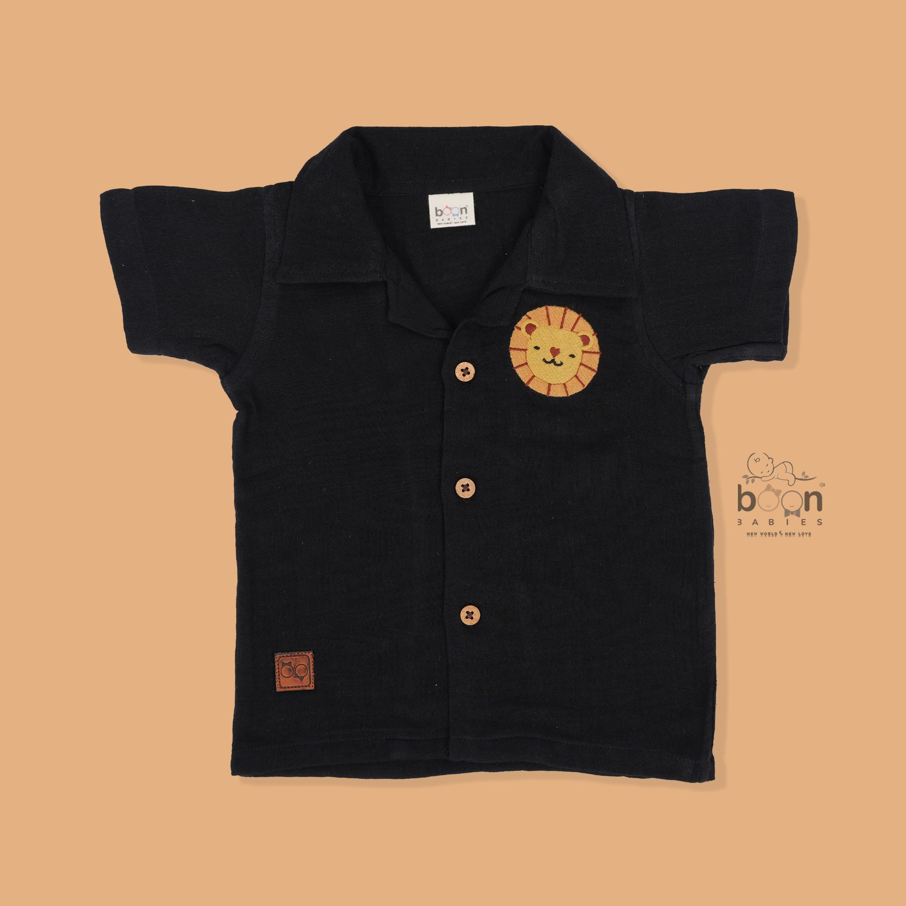 Black crinkle muslin shirt and shorts set for boys featuring lion face embroidery and wooden buttons – breathable toddler outfit by Boon Babies, Coimbatore.
