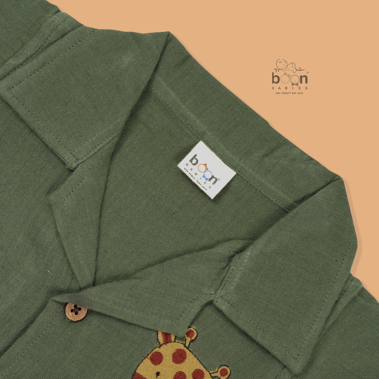 Olive green crinkle muslin shirt and shorts set with giraffe embroidery for boys aged 12M–5Y – a soft, breathable outfit by Boon Babies in Coimbatore.
