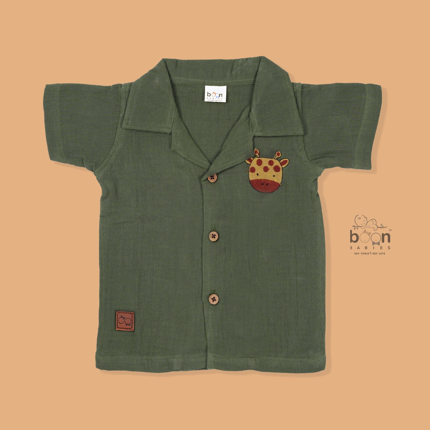 Olive green crinkle muslin shirt and shorts set with giraffe embroidery for boys aged 12M–5Y – a soft, breathable outfit by Boon Babies in Coimbatore.
