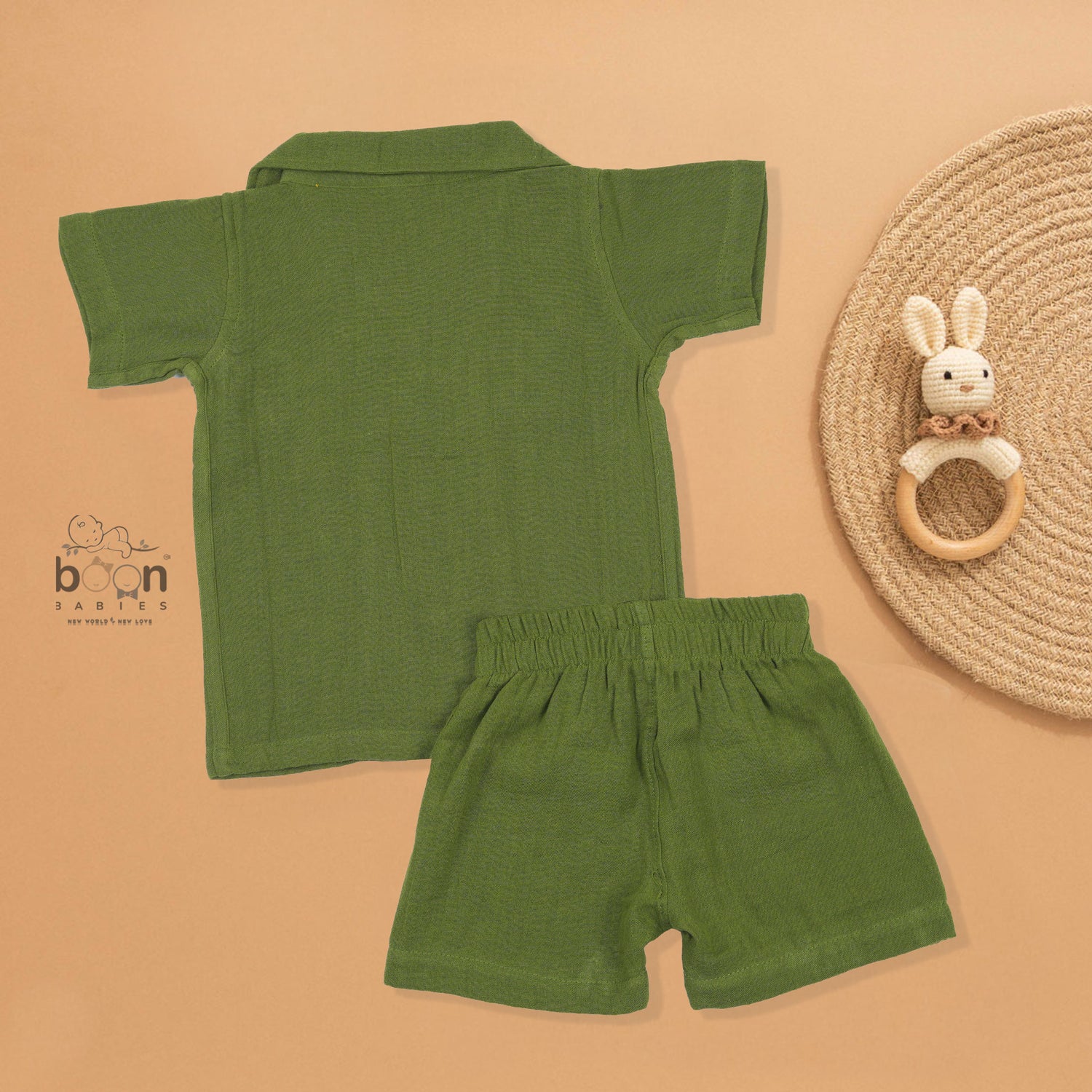 Parrot green crinkle muslin shirt and shorts set with giraffe embroidery for boys – made by Boon Babies, Coimbatore, in breathable fabric for ages 12M to 5Y.
