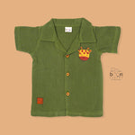 Parrot green crinkle muslin shirt and shorts set with giraffe embroidery for boys – made by Boon Babies, Coimbatore, in breathable fabric for ages 12M to 5Y.
