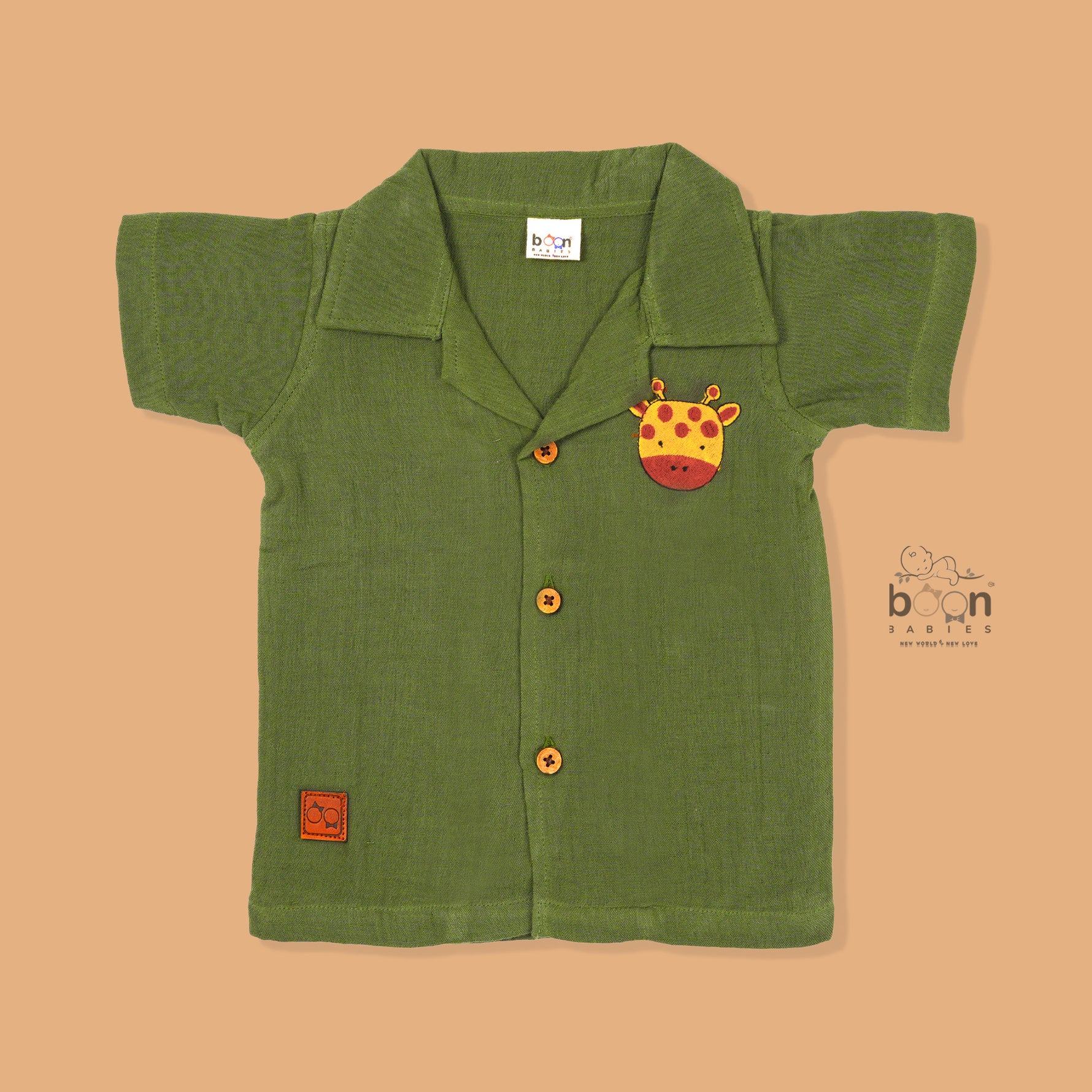 Parrot green crinkle muslin shirt and shorts set with giraffe embroidery for boys – made by Boon Babies, Coimbatore, in breathable fabric for ages 12M to 5Y.
