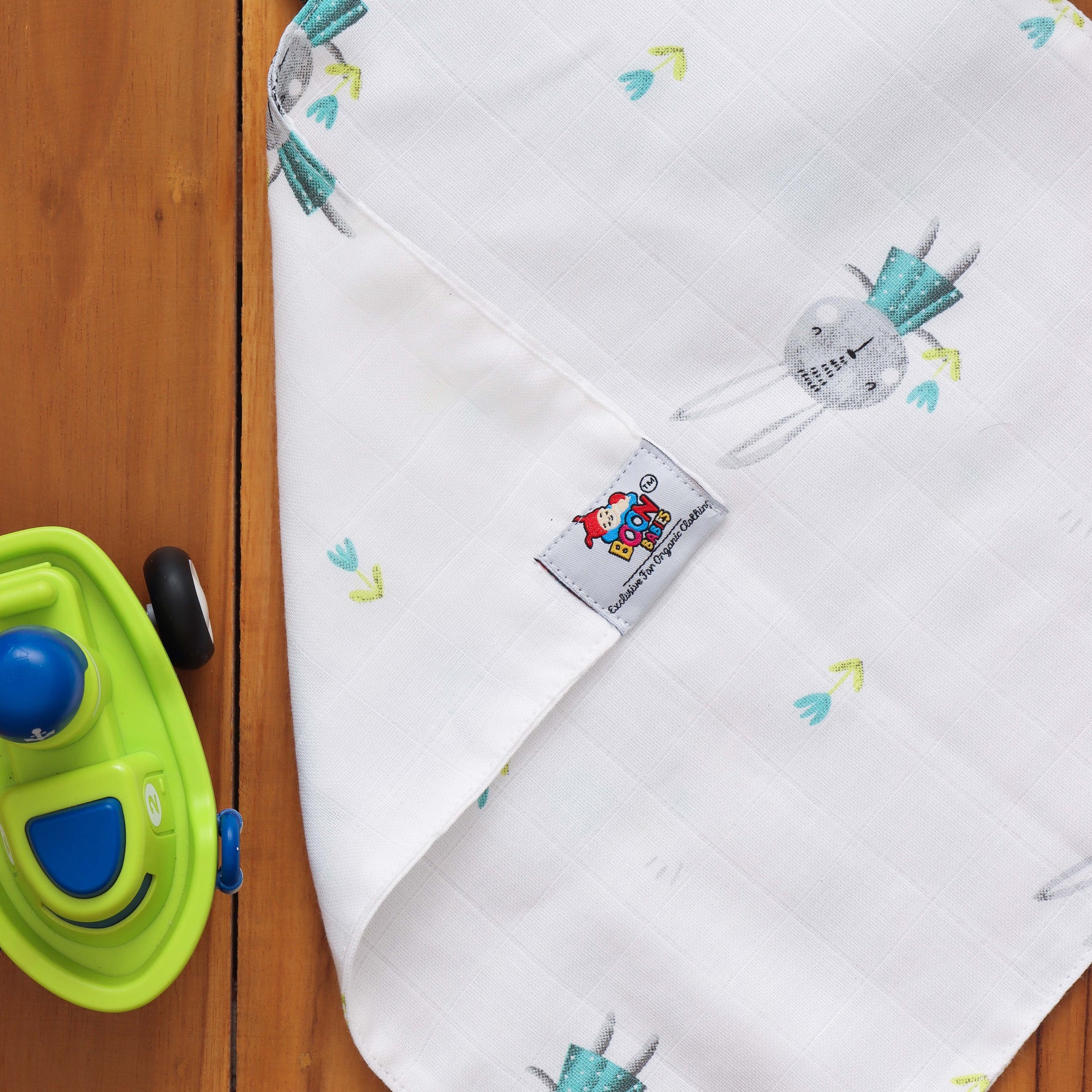 Ultra-soft muslin wipe cloth with adorable bunny print. Ideal for baby skin. Size: 32x32 cm. Perfect for daily baby care.