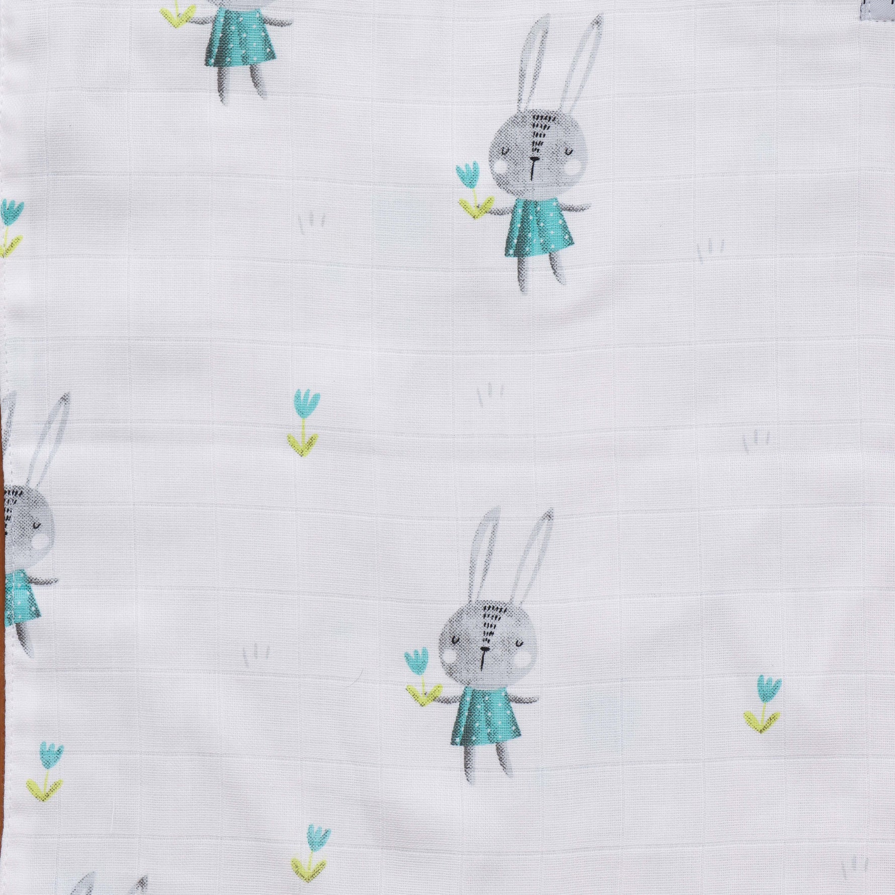Ultra-soft muslin wipe cloth with adorable bunny print. Ideal for baby skin. Size: 32x32 cm. Perfect for daily baby care.