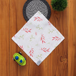 Gentle and absorbent white muslin baby wipe cloth with leaf print. 32x32 cm. Ideal for feeding, burping & face wiping.