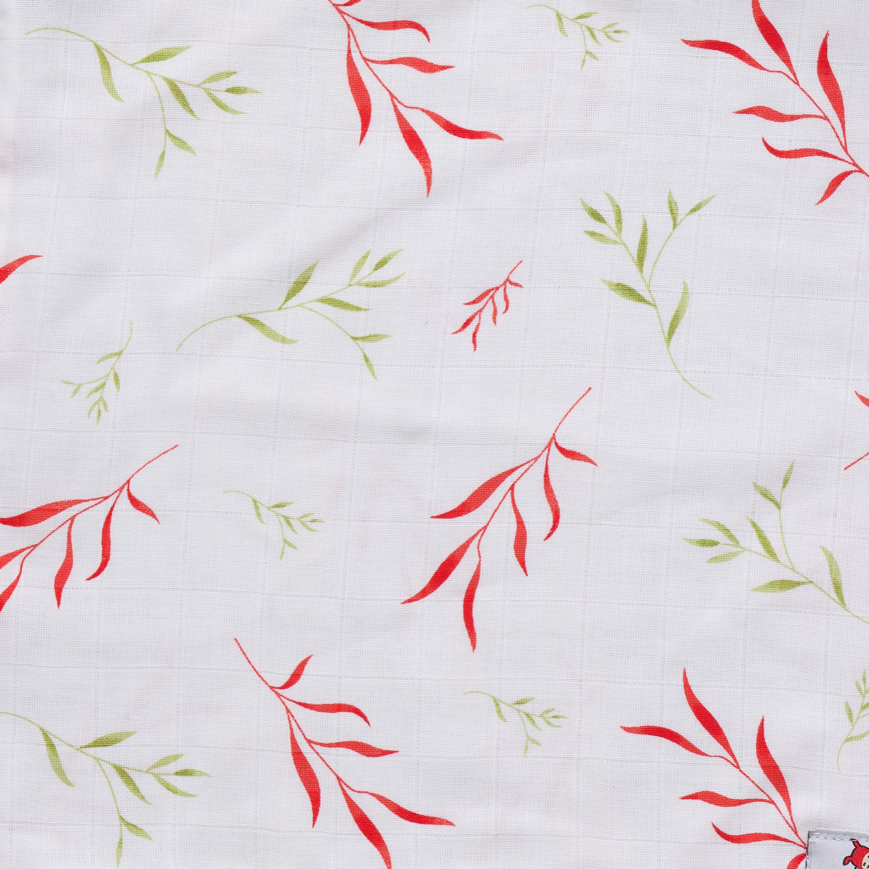 Gentle and absorbent white muslin baby wipe cloth with leaf print. 32x32 cm. Ideal for feeding, burping & face wiping.